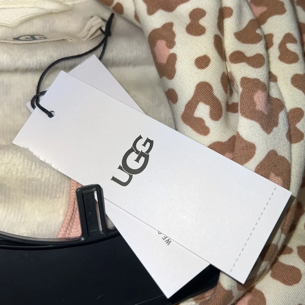 UGG Fleece Pullover -  Brand New With Tags - Picture 7 of 7